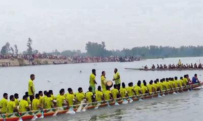 সিরাজগঞ্জে পানশী নৌকা বাইচে জারি ও সারি গানের মূর্ছনা
