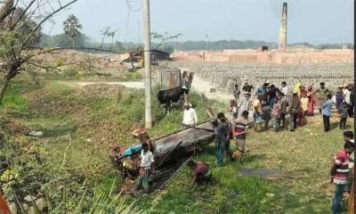 সাতক্ষীরায়  ইঞ্জিনভ্যান খাদে নিহত ২