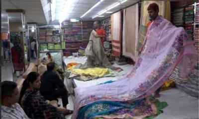 রাজশাহীতে জমে উঠেছে রেশমি পোশাকের বেচাকেনা