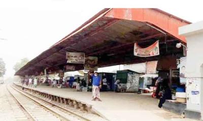 ট্রেন থেকে নামতে গিয়ে  পুলিশ সদস্যের ২ পা বিচ্ছিন্ন