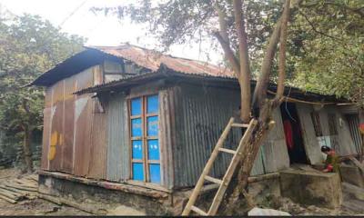 ফরিদপুরের সালথায় আগুনে পুড়লো শিক্ষকের স্বপ্ন