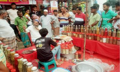 হাট-বাজারেই দেয়া হচ্ছে সব রোগের দাওয়াই!