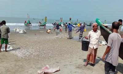 বঙ্গোপসাগরে রোহিঙ্গাবাহী নৌকাডুবি: নারীসহ চারজনের মরদেহ উদ্ধার