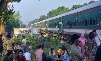 ভাঙ্গুড়ায় ট্রেন লাইনচ্যুত, ঢাকার সঙ্গে উত্তরবঙ্গের রেল যোগাযোগ বন্ধ