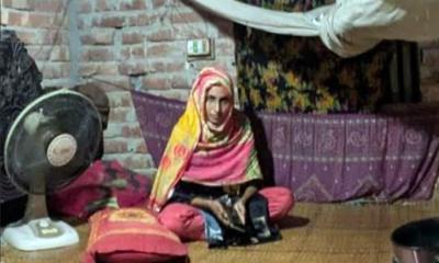 মান্দায় বিয়ের দাবিতে প্রেমিকের বাড়িতে পাঁচ দিন ধরে প্রেমিকার অবস্থান