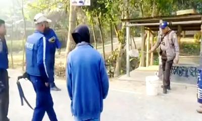 ফরিদপুরে কেন্দ্রের পাশ থেকে বোমা সাদৃশ্য বস্তু উদ্ধার