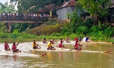 কলার ভেলায় ভেসে এলো শৈশব