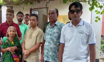 মান্দায় অসহায় আলেকজানের পাশে উপজেলা নির্বাহী কর্মকর্তা