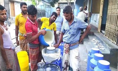 সিরাজগঞ্জে দিনে বিক্রি হয় এক থেকে দেড় কোটি টাকার দুধ