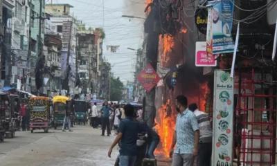 ফায়ার সার্ভিস আসেনি এক ঘণ্টাতেও, স্থানীয়দের চেষ্টায় রক্ষা কক্সবাজার বার্মিজ মার্কেট