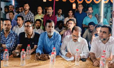 ভালুকায়  বিএনপির নেতাকর্মীদের  পূজামণ্ডপ পরিদর্শন