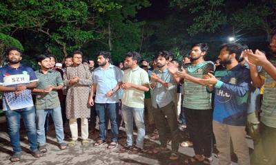 হাসনাত আব্দুল্লাহর গাড়িতে হামলার প্রতিবাদে ইবিতে বিক্ষোভ