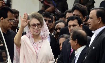 দেশে পৌঁছেছেন খালেদা জিয়া