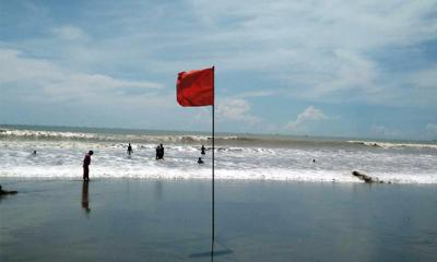 চার সমুদ্রবন্দরে ৩ নম্বর সতর্ক সংকেত