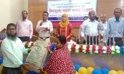 মুকসুদপুরে প্রাকৃতিক দূর্যোগে ক্ষতিগ্রস্ত পরিবারের মাঝে বিনামূল্যে শুকনা খাবার বিতরণ