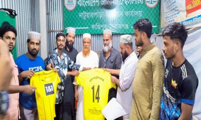 কাজিপুরে নাটোয়া পাড়ার চরে ফুটবল টুর্নামেন্টে উৎসবের আমেজ
