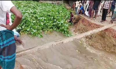 সিরাজগঞ্জে ভারী বর্ষণে রাস্তা ভেঙ্গে চরম দুর্ভোগ, শিক্ষার্থীদের পরীক্ষা বিঘ্ন
