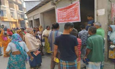 নিত্যপণ্যের দাম ঊর্ধ্বগতিতে খুলনায় ওএমএস’র দোকানে ক্রেতার ভিড় বাড়ছে