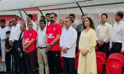 সাবেক ফুটবলারদের ম্যাচ দেখতে জাতীয় স্টেডিয়ামে প্রধানমন্ত্রী