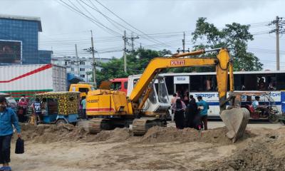 পুরান টিপুরদী সড়ক কেটে গ্যাস লাইন স্থাপন, সোনারগাঁয়ে মহাসড়কে তীব্র যানজট