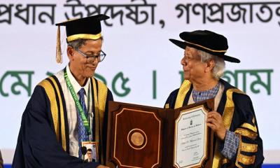 চবি সমাবর্তনে প্রধান উপদেষ্টাকে সম্মানসূচক ডি.লিট ডিগ্রি প্রদান
