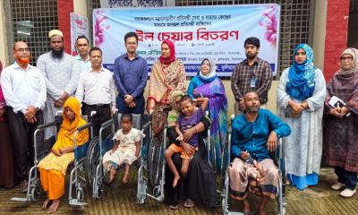 কুলিয়ারচর প্রতিবন্ধীদের মাঝে হুইলচেয়ার বিতরণ