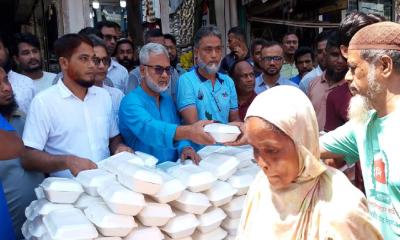 সিরাজগঞ্জে বিএনপির ৪৭তম প্রতিষ্ঠাবার্ষিকী উপলক্ষে খাবার বিতরণ