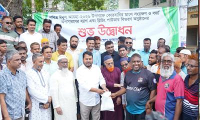 রাসিক প্রশাসকের উদ্যোগে ব্যাগ ও  ব্লিচিং পাউডার প্রদান