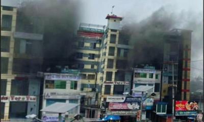 সোনারগাঁয়ে শর্ট সার্কিট থেকে আল-মদিনা শপিং মলে অগ্নিকাণ্ড, প্রায় ২০ লাখ টাকার ক্ষতি