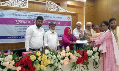 মান্দায় এসইডিপি’র আওতায় কৃতি শিক্ষার্থীদের মাঝে পুরস্কার বিতরণ
