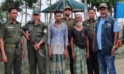 সুন্দরবন বন বিভাগের অভিযানে কাঁকড়া সহ  ২ জন আটক