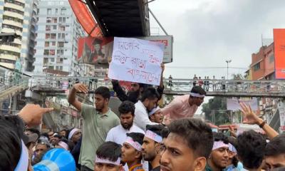 অধ্যাদেশ প্রকাশের দাবিতে সায়েন্সল্যাবে শিক্ষার্থীদের বিক্ষোভ