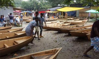 বর্ষা এলেই প্রাণ ফিরে পায় প্রায় ২০০ বছরের ঐতিহ্যবাহী কায়েতপাড়া নৌকার হাট