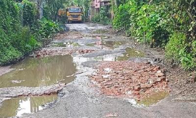 রাজশাহী তানোর-মোহনপুর সংযোগ সড়ক এখন মরণফাঁদ
