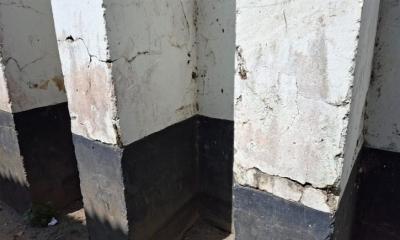 কবিরহাটে মৃত্যুঝুঁকি নিয়ে চলছে সাব-রেজিস্ট্রি অফিসের কাজ