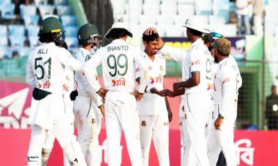 তাইজুলের ঘূর্ণিতে ধস; ২২৭ রানে গুটিয়ে গেল জিম্বাবুয়ে