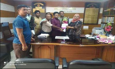 পত্নীতলায় হিন্দু-বৌদ্ধ-খ্রিস্টান কল্যাণ ফ্রন্টের উদ্যোগে  ইউএনওকে  ফুলেল শুভেচ্ছা