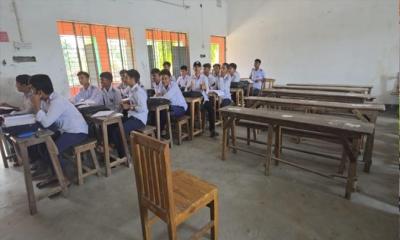 ভুলতা স্কুল অ্যান্ড কলেজে শ্রেণিকক্ষে পাঠদান ব্যাহত