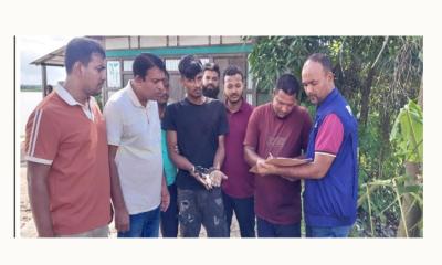 দাউদকান্দিতে বিদেশি পিস্তল, ম্যাগাজিন ও গুলিসহ গ্রেপ্তার ১