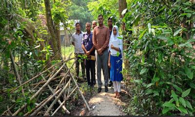 বরুড়ায় অবরুদ্ধ তাসমিয়ার বাড়ির রাস্তা খুলে দিলেন ইউএনও