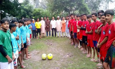 সিরাজগঞ্জে ঘোড়াচরা উচ্চ বিদ্যালয়ের প্রীতি ফুটবল টুর্নামেন্ট অনুষ্ঠিত