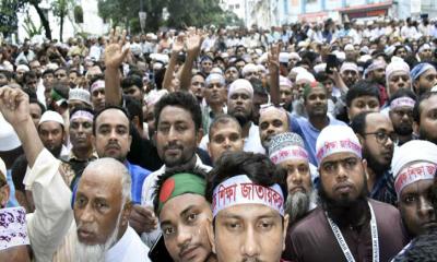 সরকারকে এক মাসের আলটিমেটাম দিলেন শিক্ষকরা