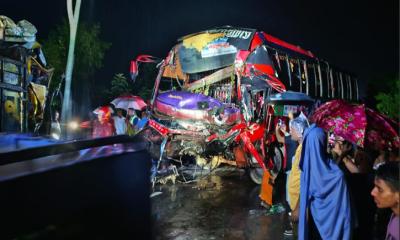 কুলিয়ারচরে বাস-ট্রাক মুখোমুখি সংঘর্ষে ৮ জন আহত