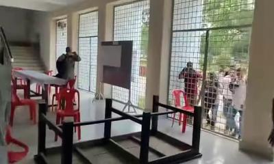 ছাত্রদল সভাপতির নেতৃত্বে রাকসু কোষাধ্যক্ষের কার্যালয়ে ভাঙচুর ও তালা