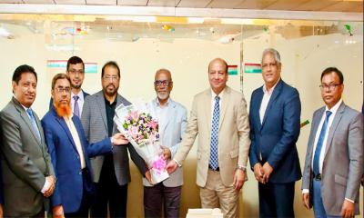 আইসিএসবির কাউন্সিল সদস্য নির্বাচিত এম নূরুল আলমকে প্রিমিয়ার ব্যাংকের শুভেচ্ছা