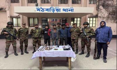 মঠবাড়িয়ায় সেনাবাহিনীর মাদকবিরোধী অভিযানেঅস্ত্র উদ্ধার,  আটক-৩