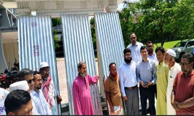 ভাঙ্গুড়ায় অগ্নিকাণ্ডে ক্ষতিগ্রস্তদের মাঝে টেউটিন বিতরণ
