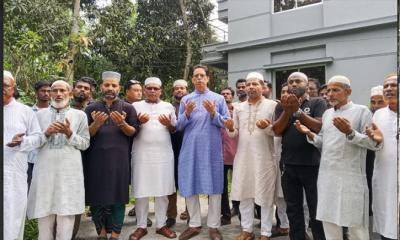 নাঙ্গলকোটে  কবর জিয়ারত করলেন  সাবেক এমপি আবদুল গফুর ভূঁইয়া