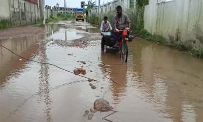 ২০ কোটি টাকা ব্যয়ে নির্মিত সড়ক ৪ বছরেই বেহাল