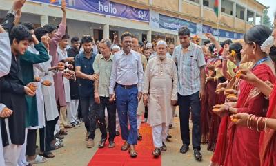 অবসরপ্রাপ্ত ছয় শিক্ষককে রাজকীয় সংবর্ধনা দিলো ফরিদগঞ্জের প্রত্যাশী রুস্তুম আলী উচ্চবিদ্যালয়